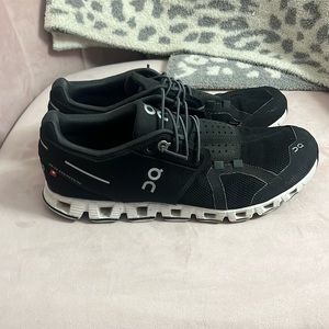 On cloud tennis shoes